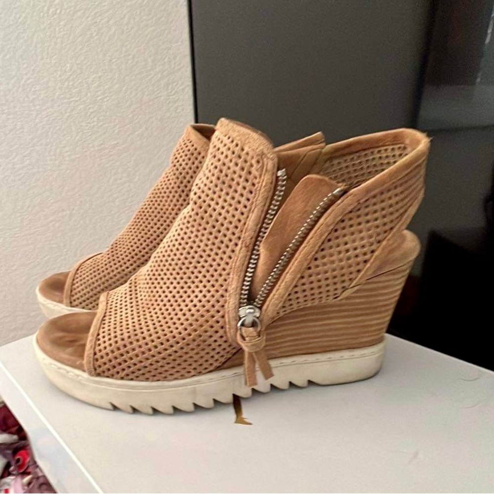Sofft sporty wedge